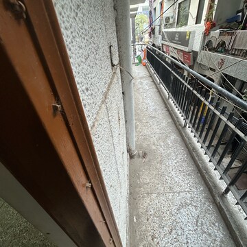 Balcony in 1.5 BHK Builder Floor at Kotla Mubarakpur – for Rent