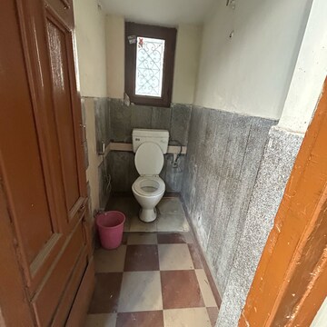 Kitchen in 1.5 BHK Builder Floor at Kotla Mubarakpur – for Rent