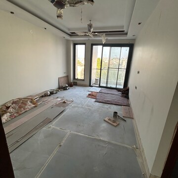 Room in 3 BHK Builder Floor at South Extension I – for Sale