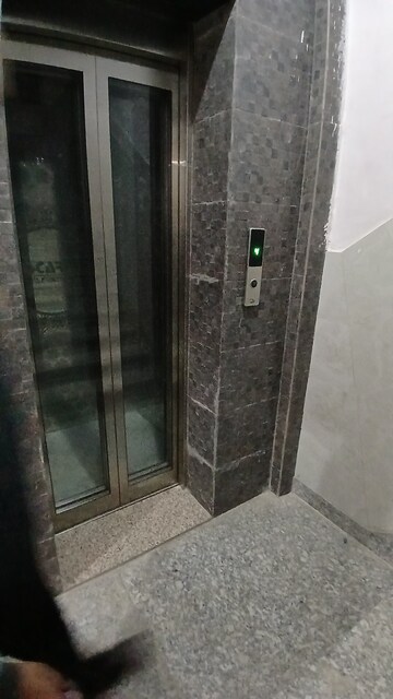 Lift in 3 BHK Apartment at Noor Nagar – for Sale