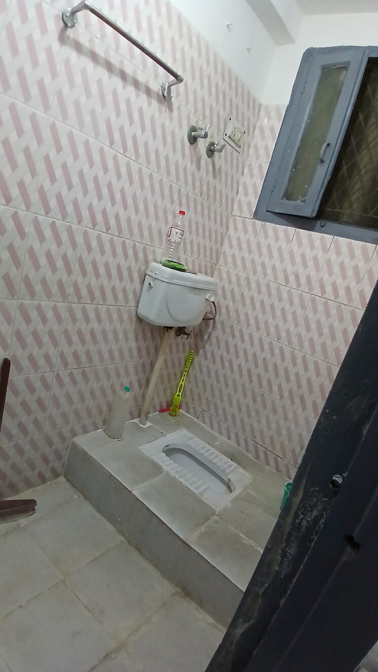 Bathroom, zakir nagar 2 Bedroom 495 Sq.Ft. Apartment In Zakir Nagar Delhi 8354495