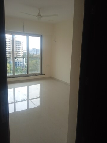 Room in 3.5 BHK Apartment at Andheri West – for Sale