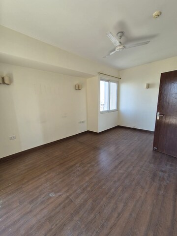 Room in 3 BHK Apartment at Conscient Heritage One, Sector 62 – for Rent