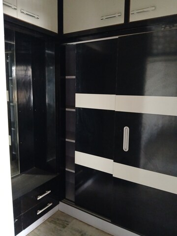 Furnished Amenities in 2.5 BHK Builder Floor at Sector 14 – for Rent