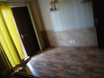 Room in 3 BHK Builder Floor at Sector 9 – for Rent