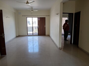 Room in 3 BHK Builder Floor at Sector 9 – for Rent