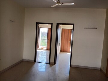 Room in 3 BHK Builder Floor at Sector 9 – for Rent