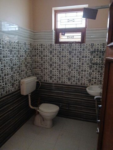Attached Bathroom in 2.5 BHK Builder Floor at Sector 9 – for Rent