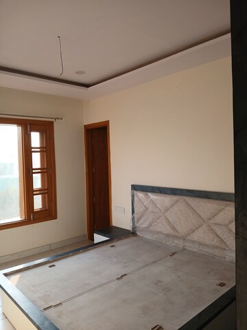 Room in 3 BHK Builder Floor at Sector 3 – for Rent