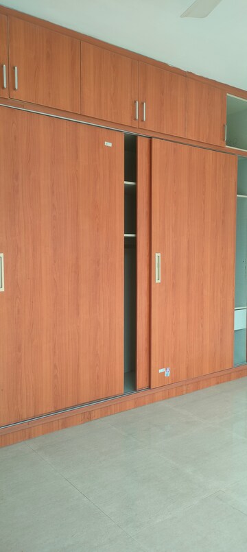 Room in 4 BHK Apartment at Emaar Emerald Floors Premier, Sector 65 – for Rent