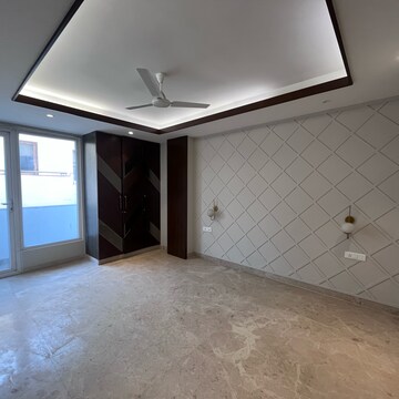 Room in 3 BHK Builder Floor at Ansal Sushant Lok I, Sector 43 – for Rent