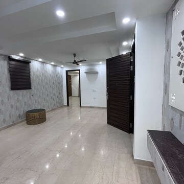 Building Lobby in 3.5 BHK Builder Floor at Ansal Sushant Lok I, Sector 43 – for Rent