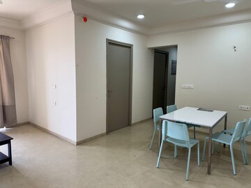 Room in 2 BHK Apartment at Hiranandani Fortune City, New Panvel – for Rent