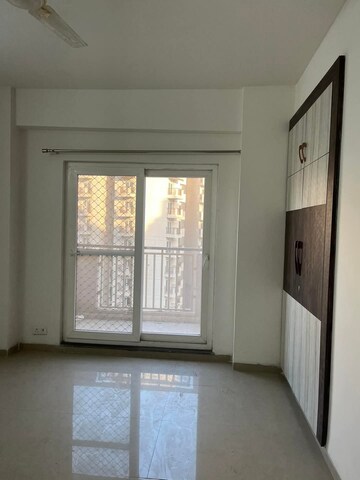 Room in 3 BHK Apartment at Nimbus The Hyde park, Sector 78 – for Rent