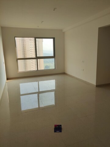 Room in 1 BHK Apartment at Hiranandani Fortune City, New Panvel – for Rent