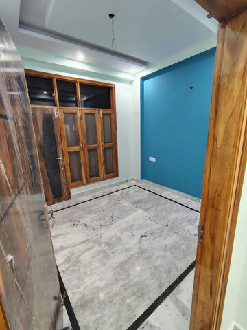 Room in 2 BHK Builder Floor at RWA Residential Society Sector 46, Sector 46 – for Rent