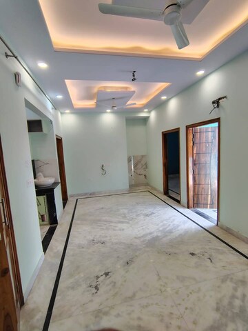 Room in 2 BHK Builder Floor at RWA Residential Society Sector 46, Sector 46 – for Rent
