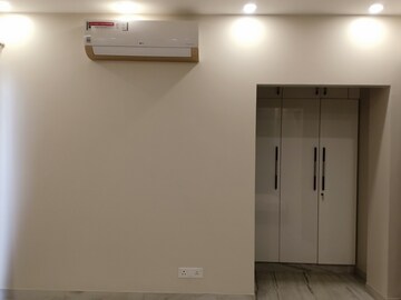 Room in 3 BHK Apartment at Navjeevan Vihar – for Rent