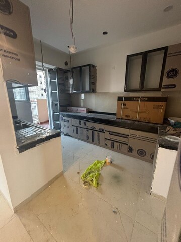 Kitchen in 3.5 BHK Apartment at Omaxe Waterscapes, Gomti Nagar – for Rent
