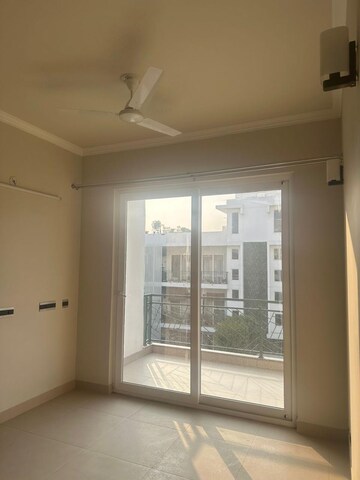 Room in 2.5 BHK Builder Floor at Central Park 3 Flower Valley, Sohna Sector 33 – for Rent