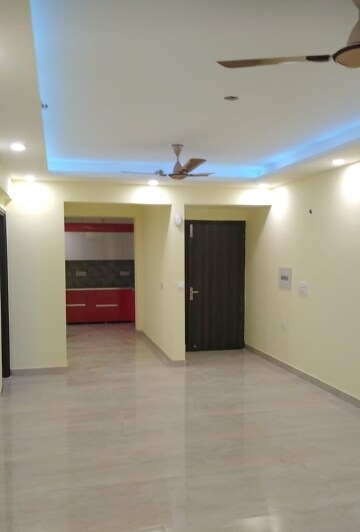 Room in 3 BHK Apartment at Jaypee Greens Kosmos, Sector 134 – for Rent