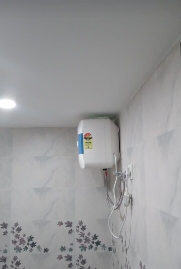 Bathroom in 3 BHK Apartment at Jaypee Greens Kosmos, Sector 134 – for Rent