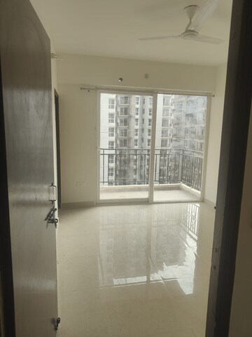 Room in 2 BHK Apartment at Signature Global Proxima, Sector 89 – for Rent