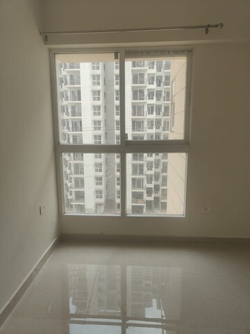 Room in 2 BHK Apartment at Signature Global Proxima, Sector 89 – for Rent