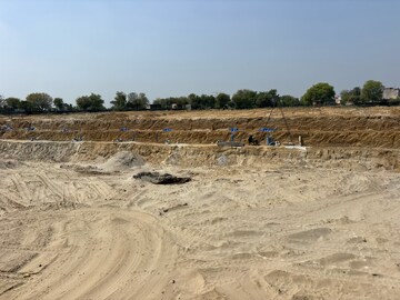 Plot Area in  Shop at Uniwest Hub, Sector 19 Yamuna Expressway – for Sale