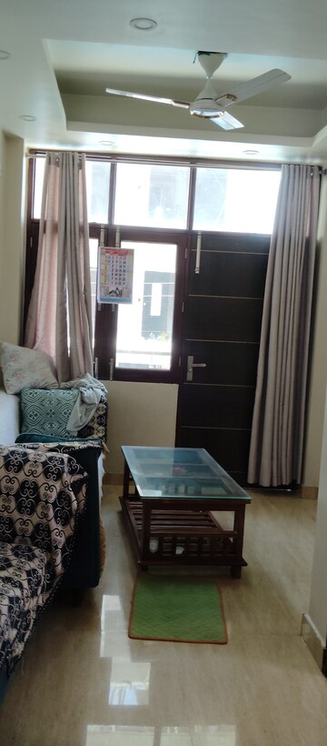 Living Room in 1 BHK Builder Floor at RWA Apartments Sector 45, Sector 45 – for Rent