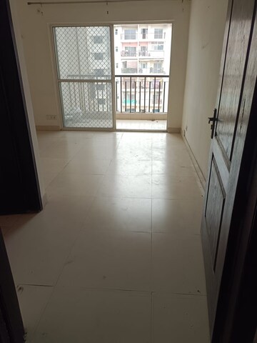 Room in 2 BHK Apartment at Aims Golf Avenue II, Sector 75 – for Rent