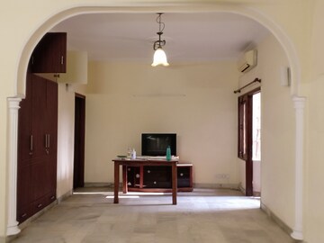 Living Room in 2 BHK Apartment at Malviya Nagar – for Rent