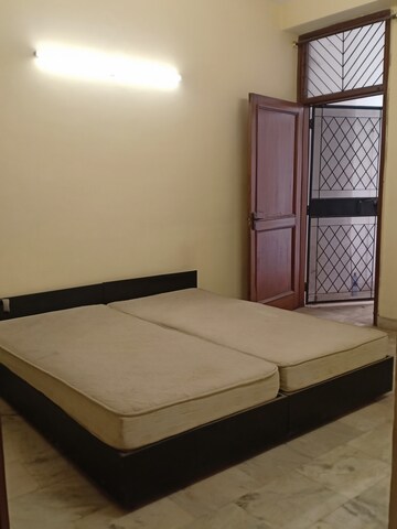 Room in 2 BHK Apartment at Malviya Nagar – for Rent
