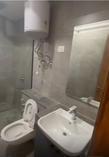 Bathroom in 4 BHK Apartment at DLF The Icon, Dlf Phase V – for Rent