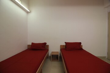 Room in  Pg at Railway Colony – for Rent