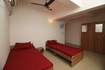 Room in  Pg at Railway Colony – for Rent