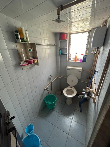 Bathroom in 1.5 BHK Apartment at Panom Park, Vile Parle East – for Rent