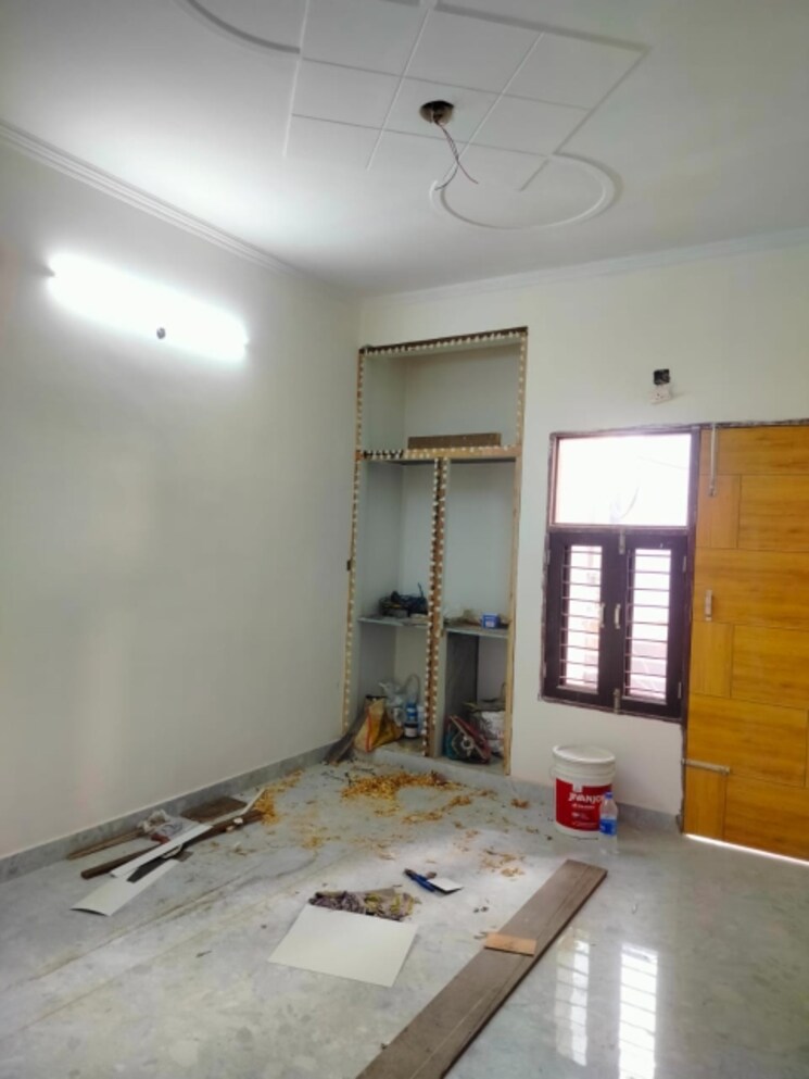 Room, sector 8 dwarka 1.5 Bedroom 45 Sq.Yd. Builder Floor In Sector 8 Dwarka Delhi 8355168