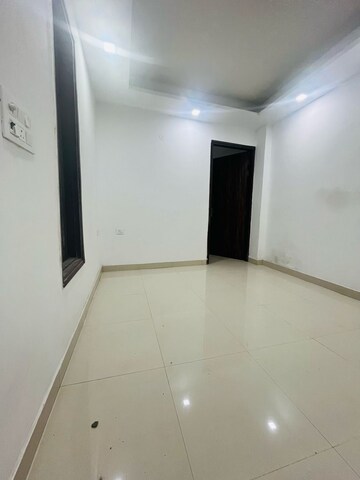 Room in 3 BHK Builder Floor at Saket – for Rent