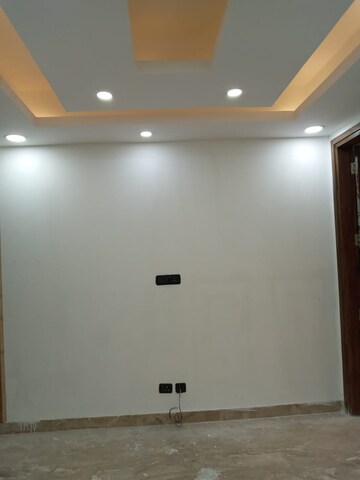 Room in 3 BHK Apartment at Malviya Nagar – for Sale