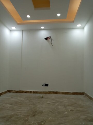 Room in 3 BHK Apartment at Malviya Nagar – for Sale