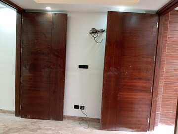 Room in 3 BHK Apartment at Malviya Nagar – for Sale