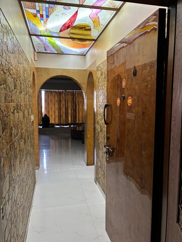 Room in 3 BHK Apartment at Velentine Tower, Goregaon East – for Rent