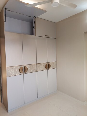 Room in 3 BHK Apartment at Mayfair Housing Akshay, Andheri West – for Rent