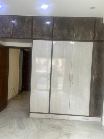 Building Lobby in 2 BHK Builder Floor at Ansal Sushant Lok I, Sector 43 – for Rent
