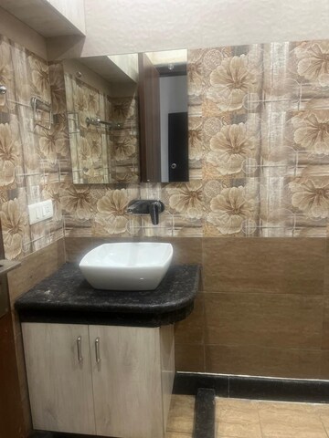 Bathroom in 2 BHK Builder Floor at Ansal Sushant Lok I, Sector 43 – for Rent
