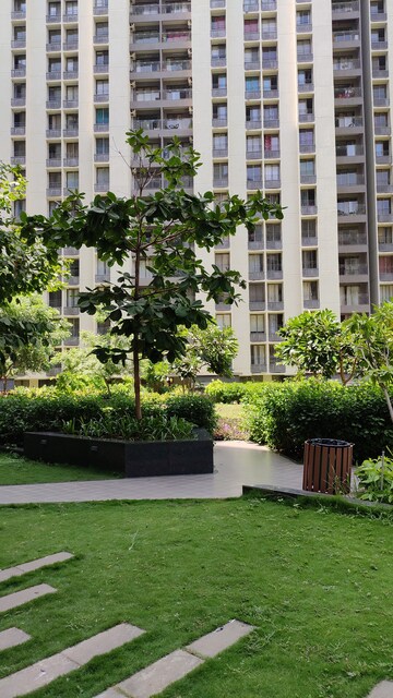 2 BHK Apartment – Garden View at Platinum Life, Andheri West - for Rent