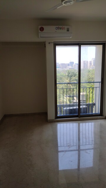 Room in 2 BHK Apartment at Platinum Life, Andheri West – for Rent