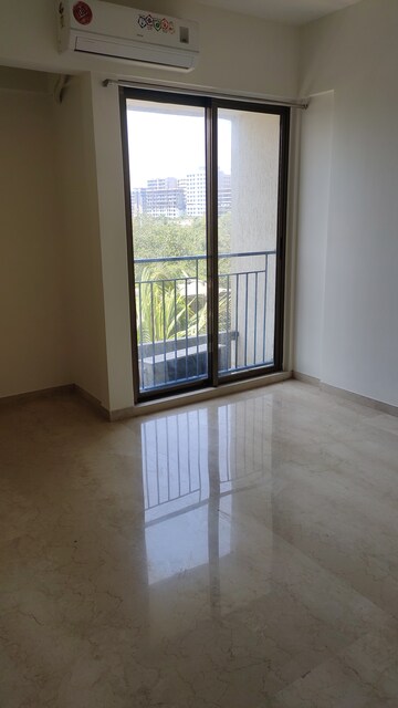 Furnished Amenities in 2 BHK Apartment at Platinum Life, Andheri West – for Rent