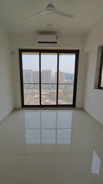Room in 3 BHK Apartment at Naman Habitat, Andheri West – for Rent